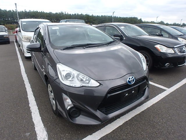 Toyota Aqua Hybrid 2015