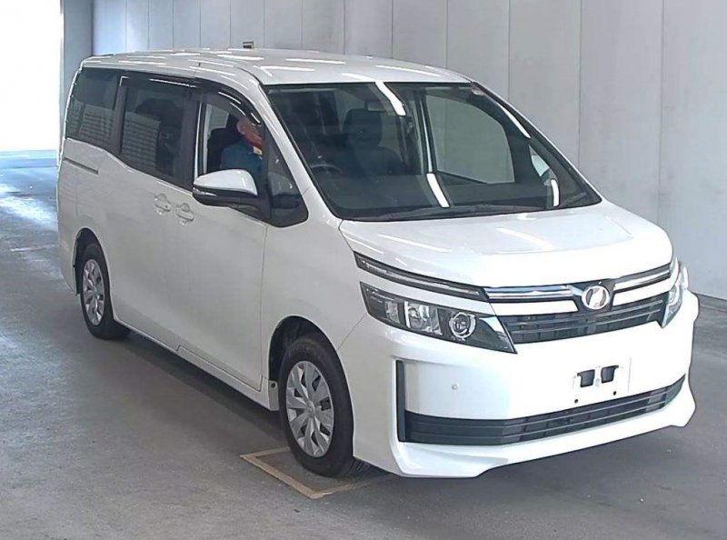 Toyota Voxy 2016