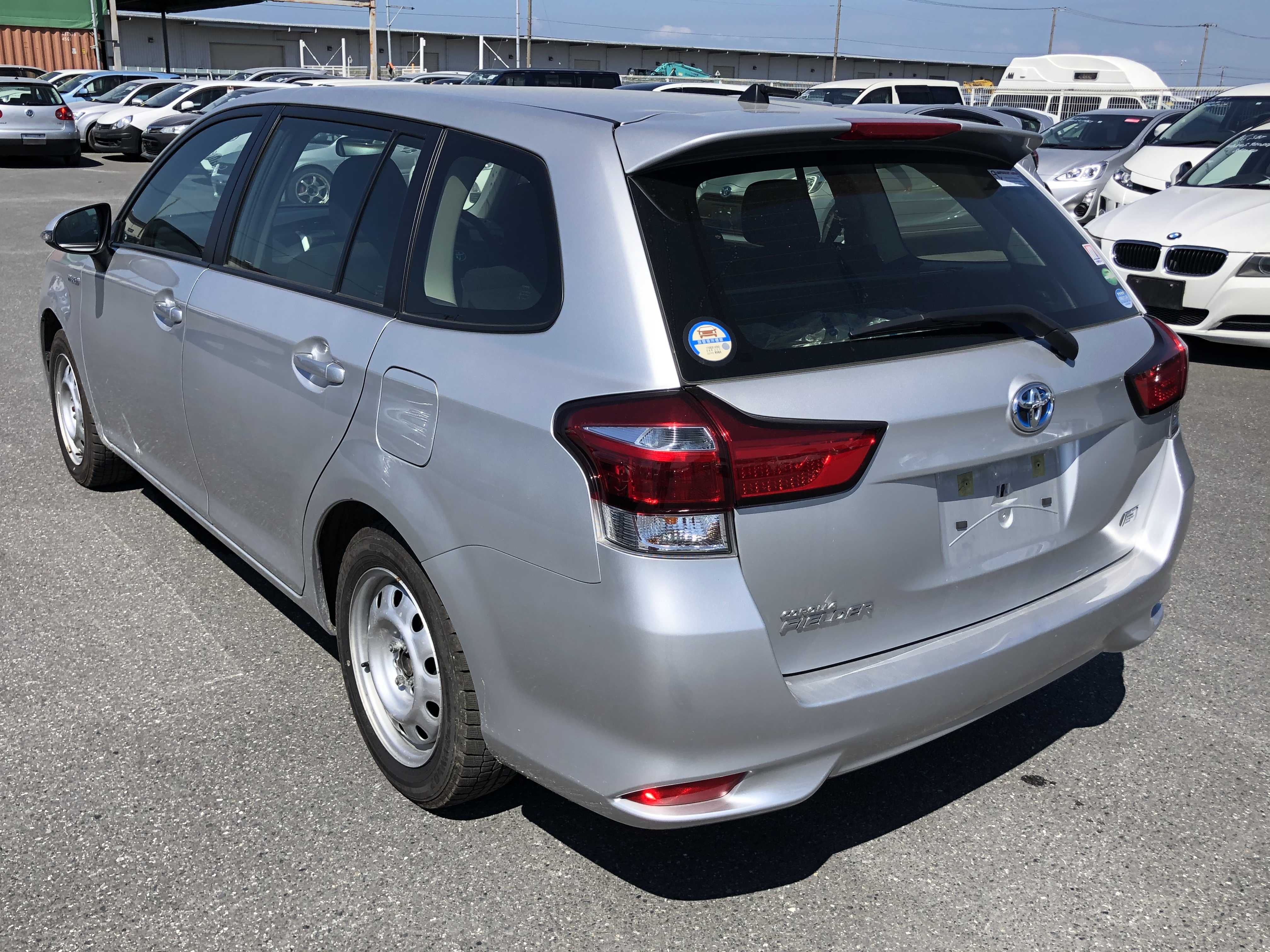 Toyota corolla fielder 2017