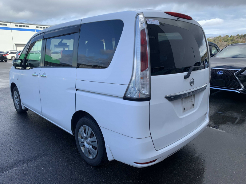 Nissan serena 2011