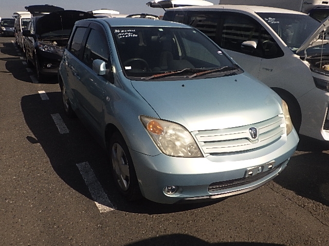 Toyota IST 2003