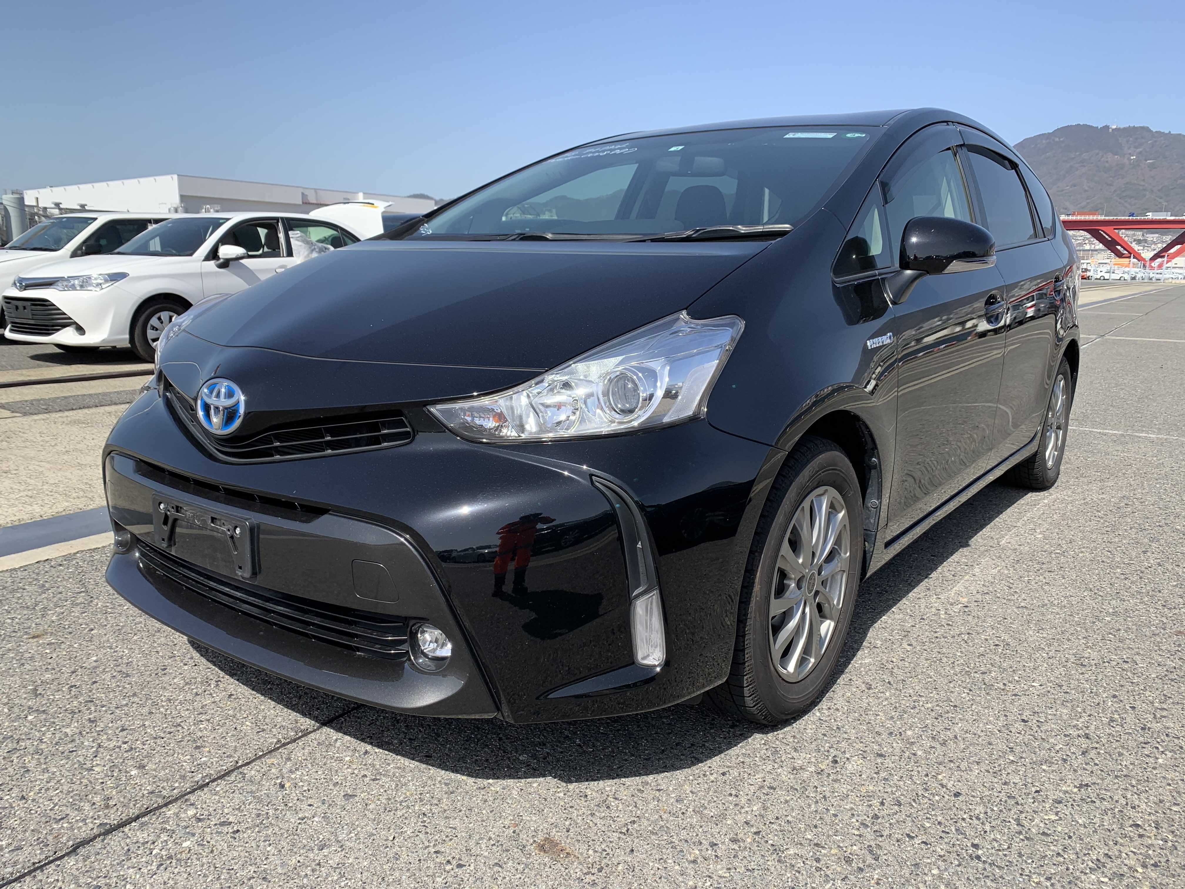 Toyota prius alpha 2016