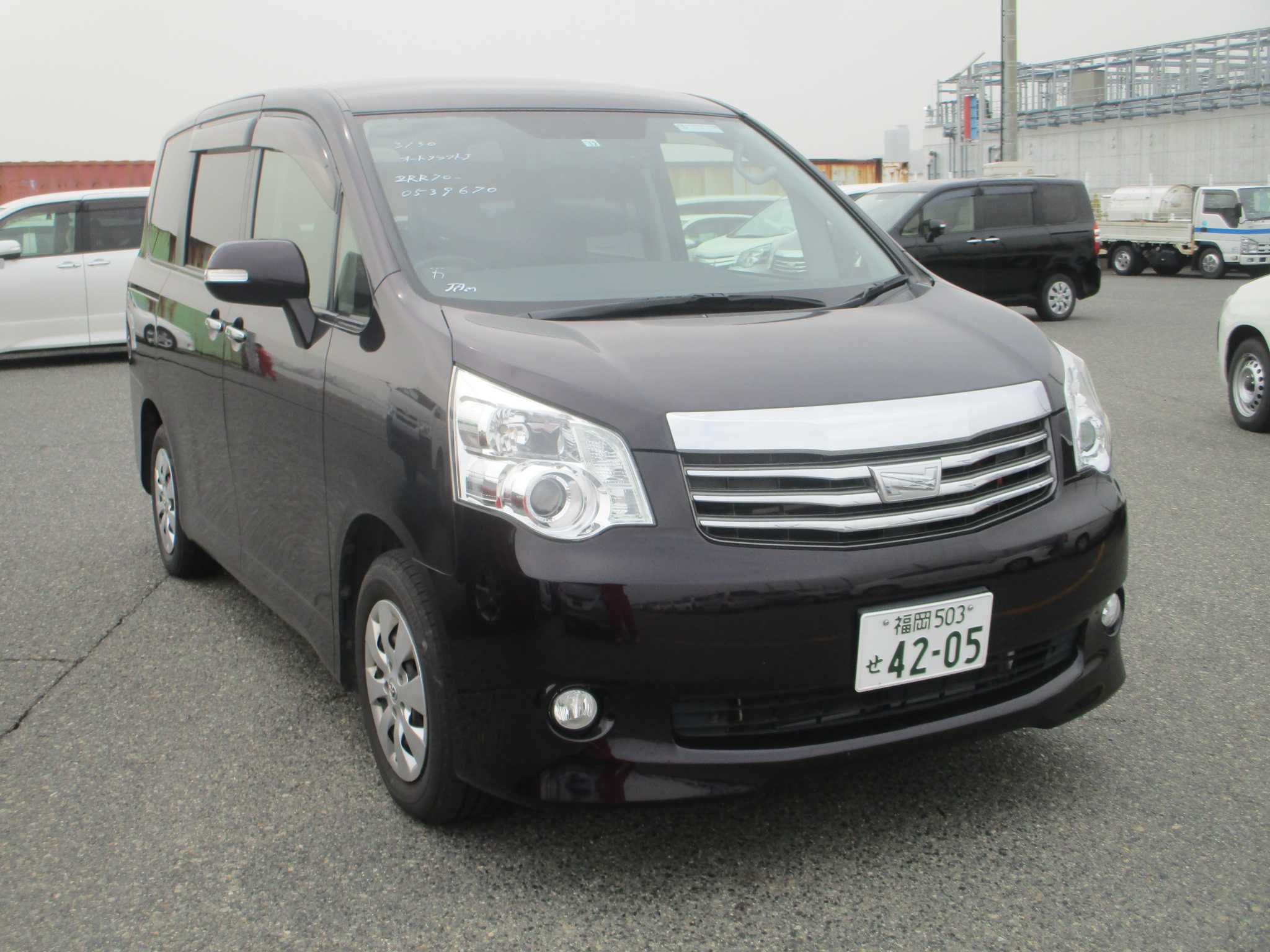 Toyota Noah 2012