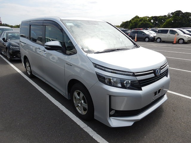 Toyota Voxy 2014
