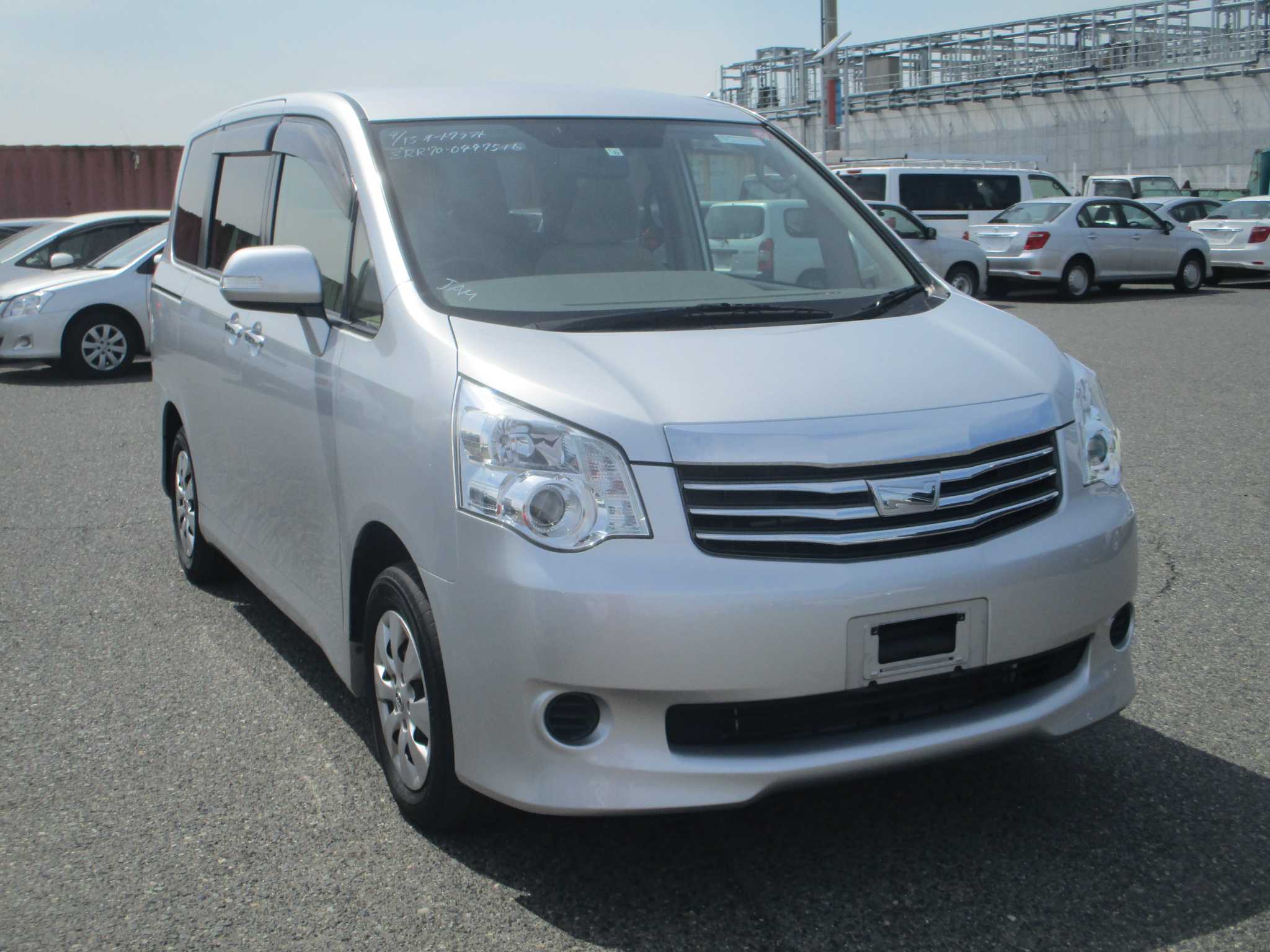 Toyota Noah 2012
