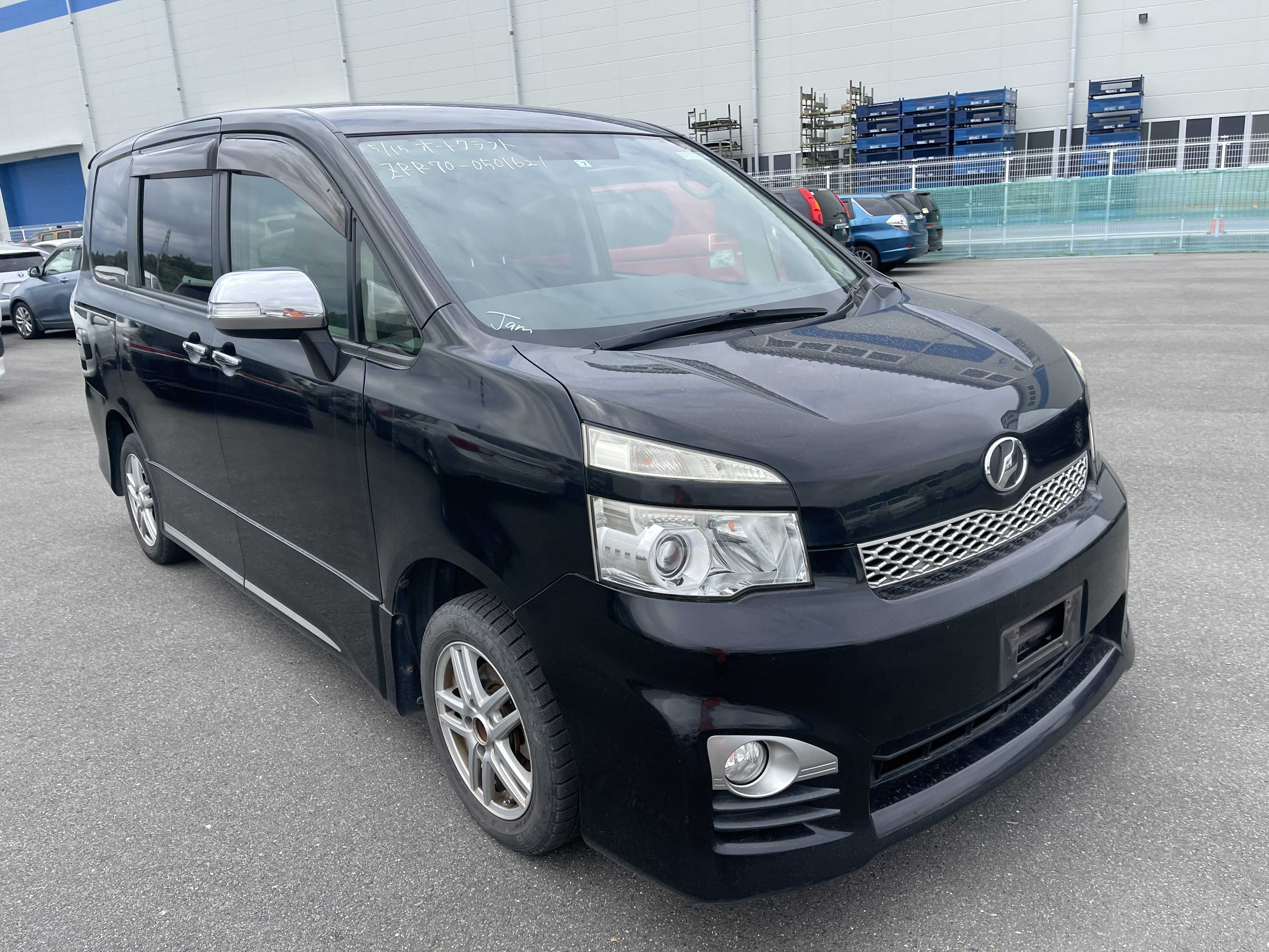 Toyota Voxy 2012