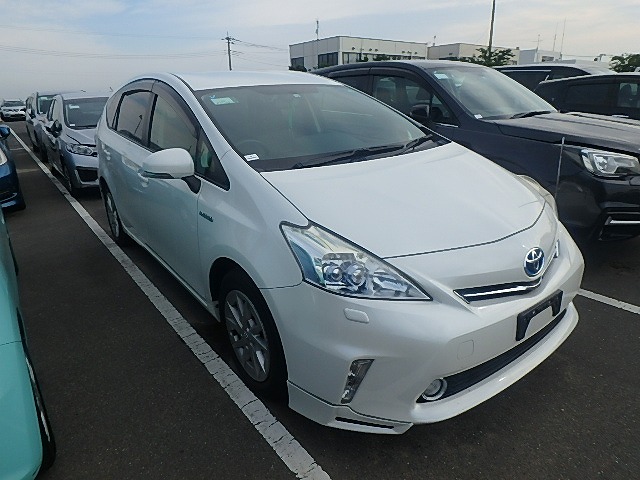 Toyota PRIUS ALPHA 2012