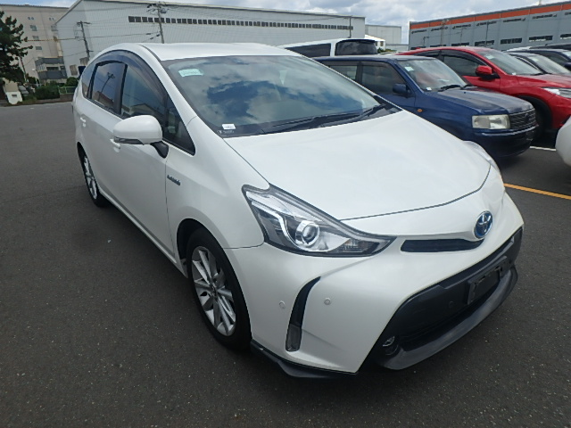 Toyota PRIUS ALPHA 2015
