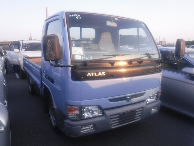 Nissan Atlas 2003