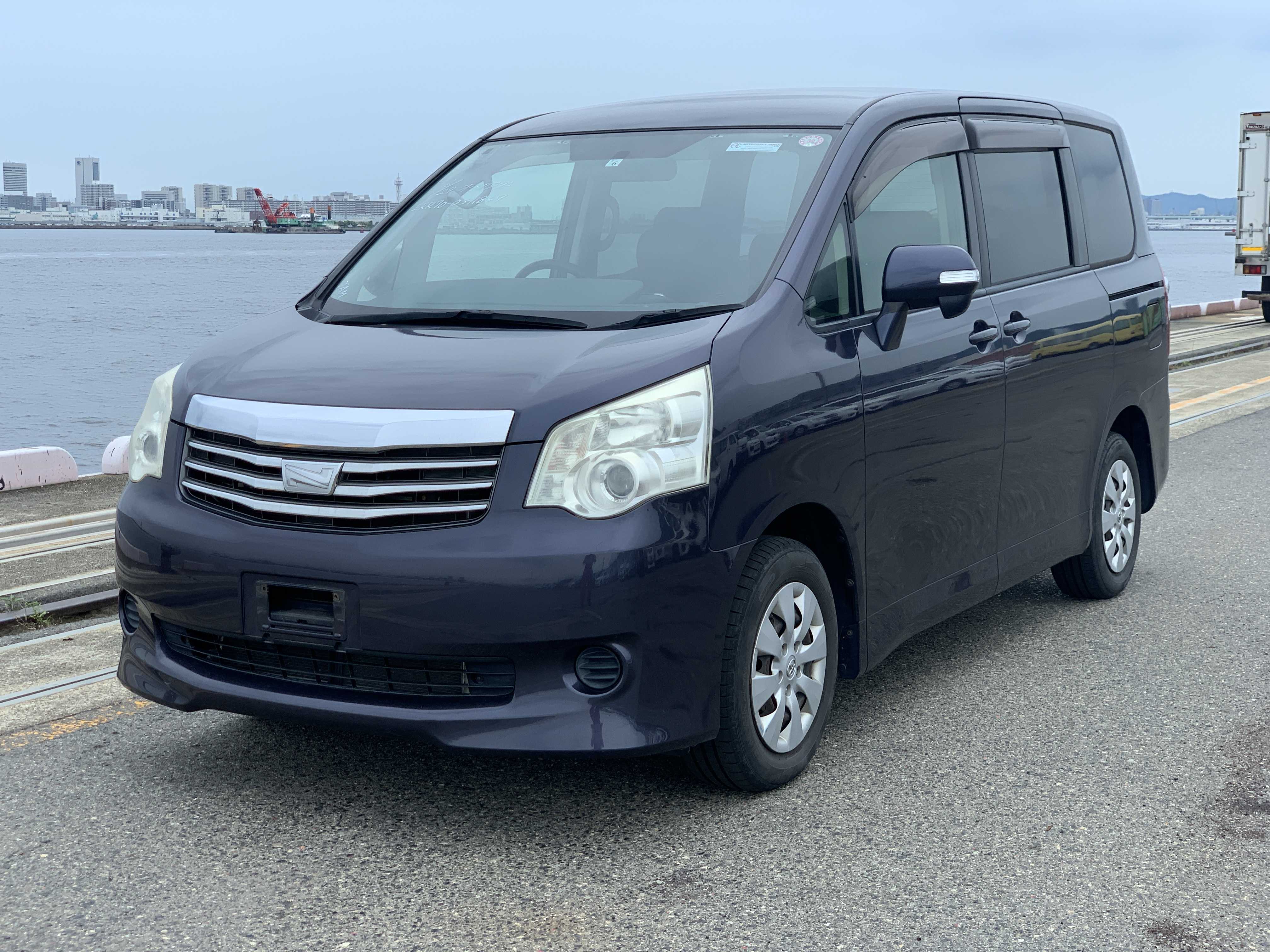 Toyota noah 2012