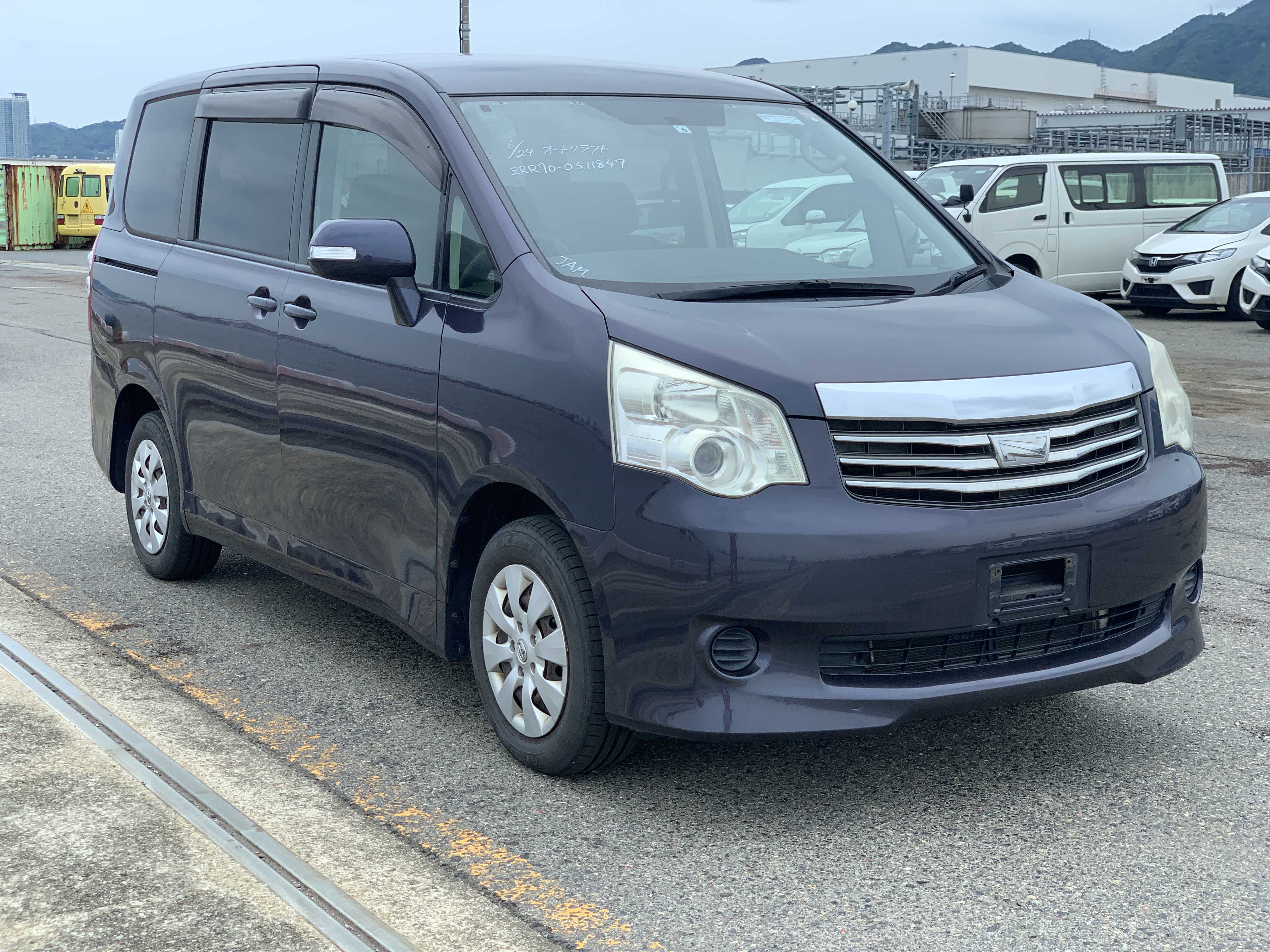 Toyota Noah 2012