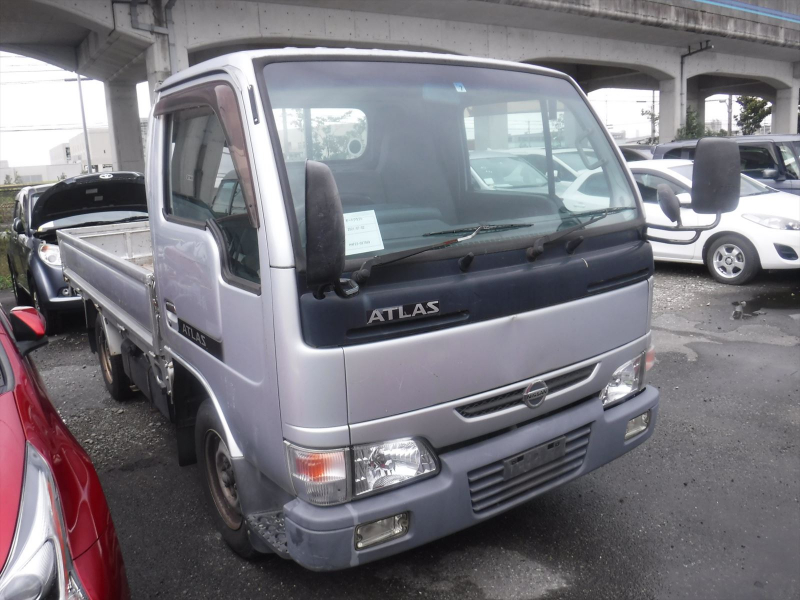 Nissan Atlas 2005