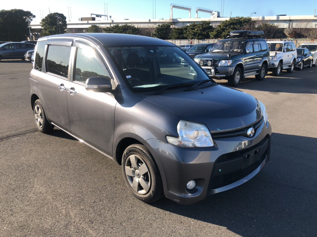 Toyota Sienta 2011