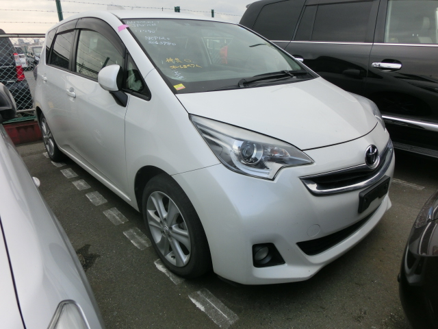 Toyota Ractis 2015
