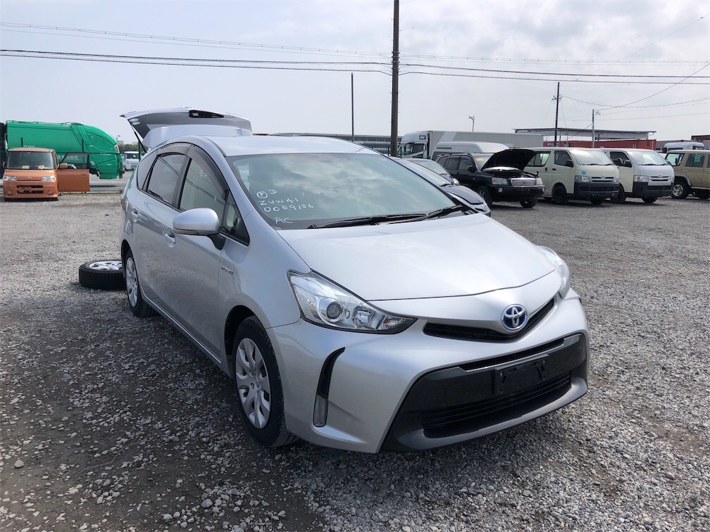 Toyota PRIUS ALPHA 2017