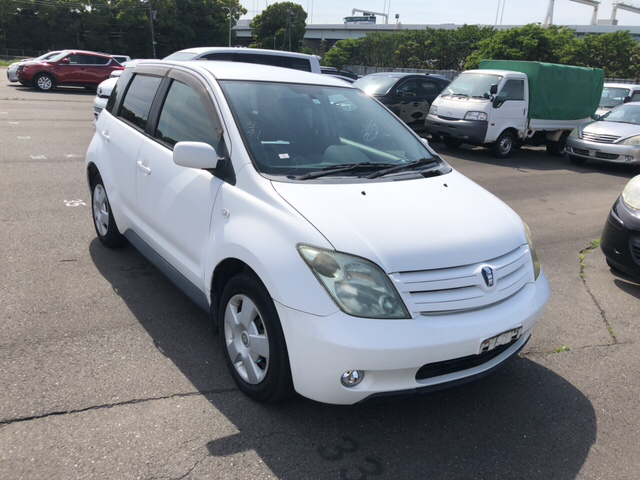 Toyota IST 2005