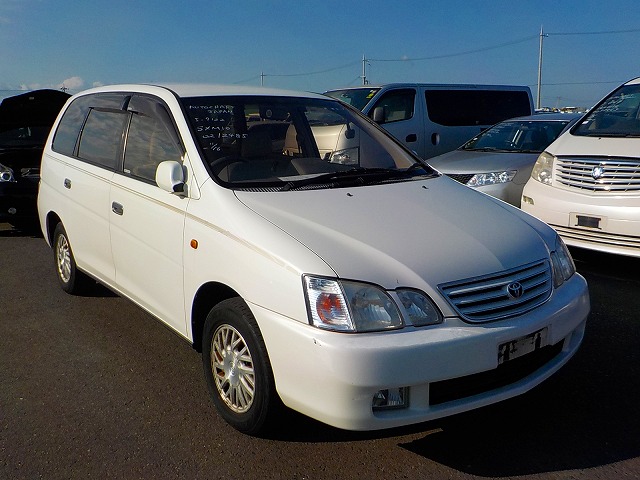 Toyota Gaia 2000