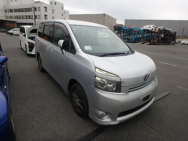 Toyota Voxy 2010