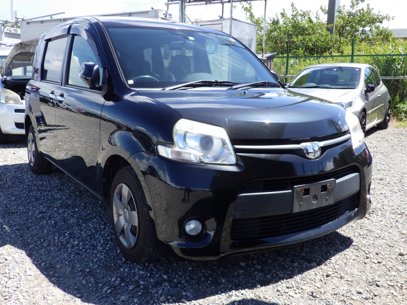 Toyota Sienta 2012