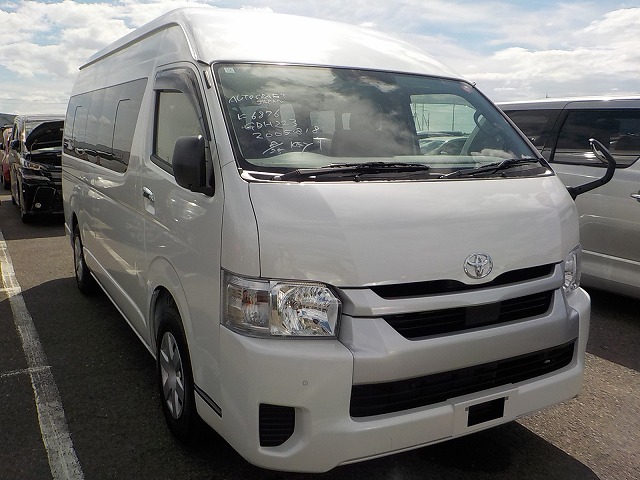 Toyota Hiace Commuter 2023