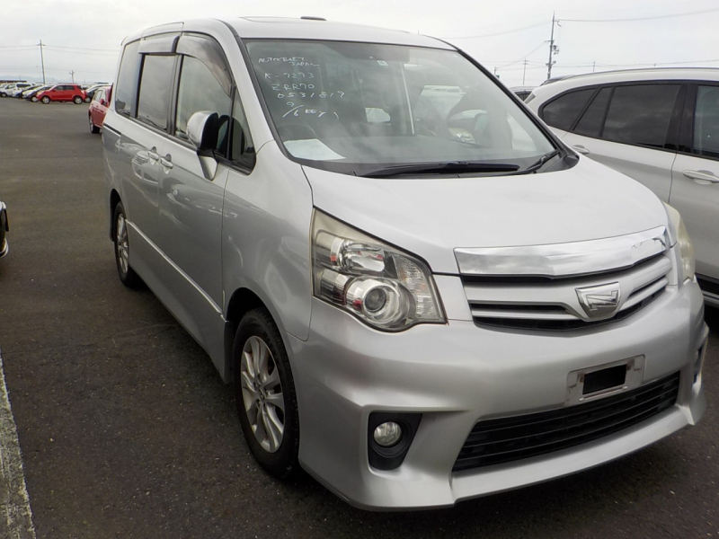 Toyota Noah 2012