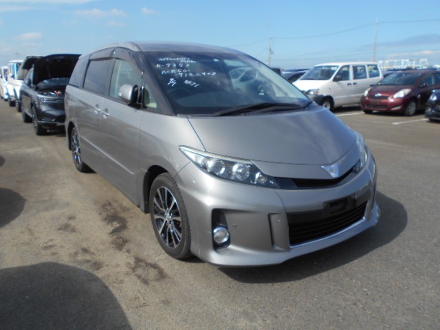 Toyota Estima 2014