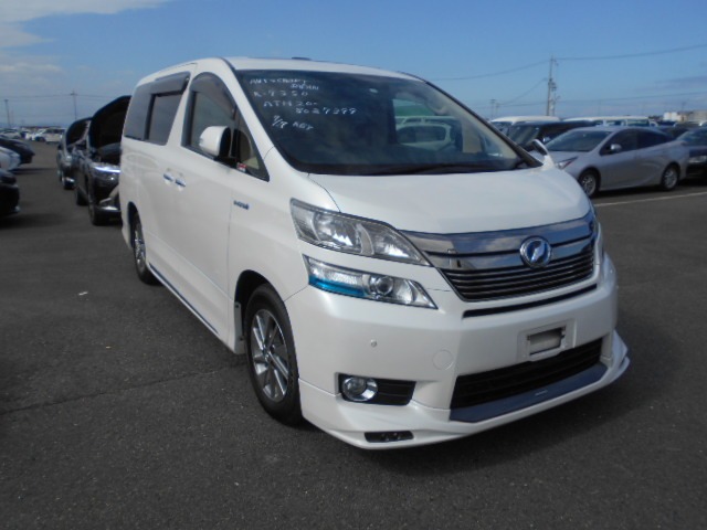 Toyota Vellfire 2013