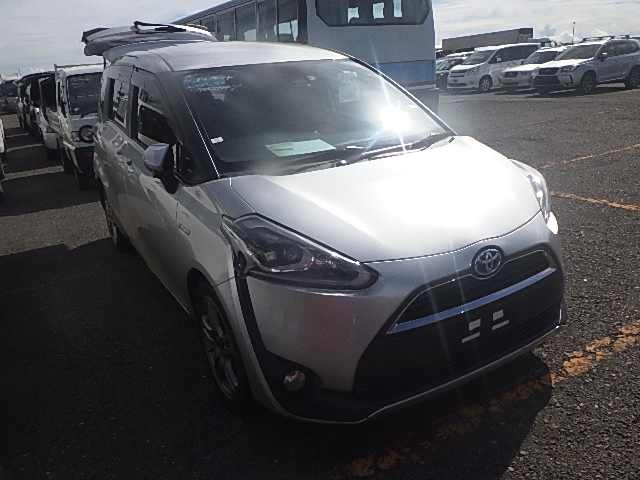 Toyota Sienta 2016