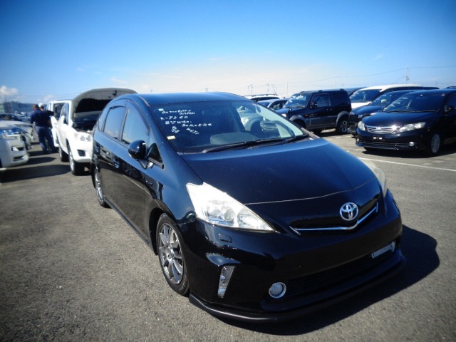 Toyota PRIUS ALPHA 2012