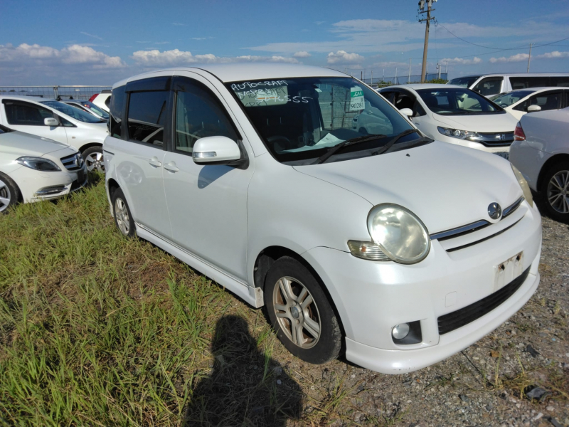 Toyota Sienta 2008