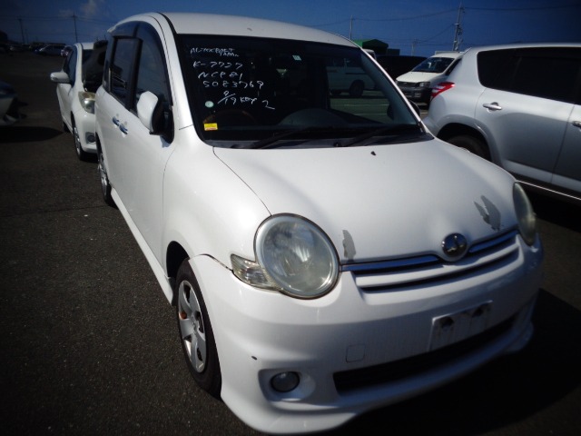 Toyota Sienta 2008