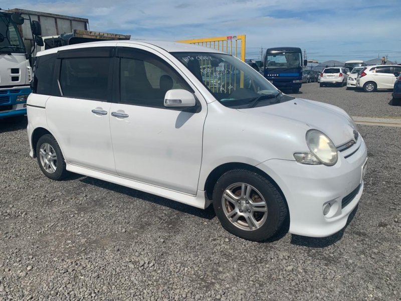 Toyota Sienta 2007