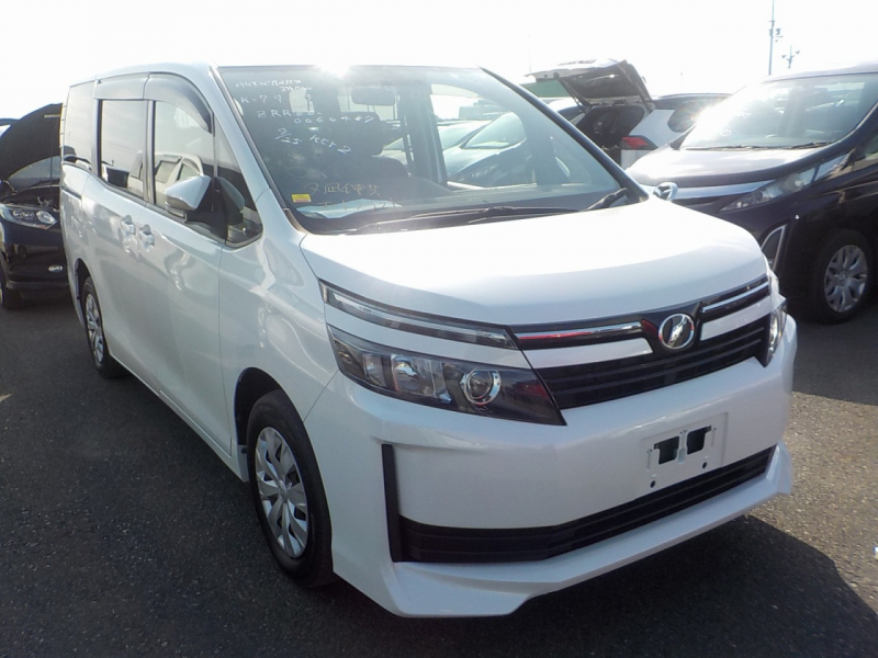 Toyota Voxy 2014