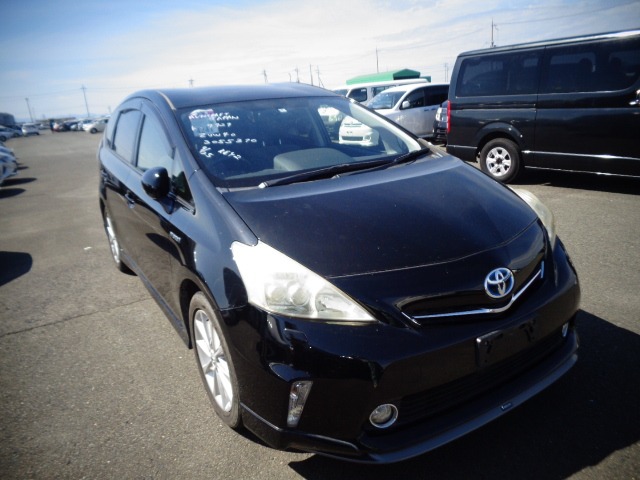 Toyota PRIUS ALPHA 2012