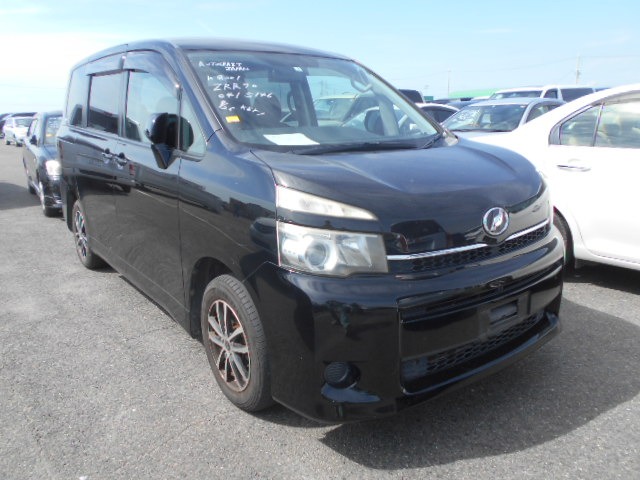 Toyota Voxy 2011