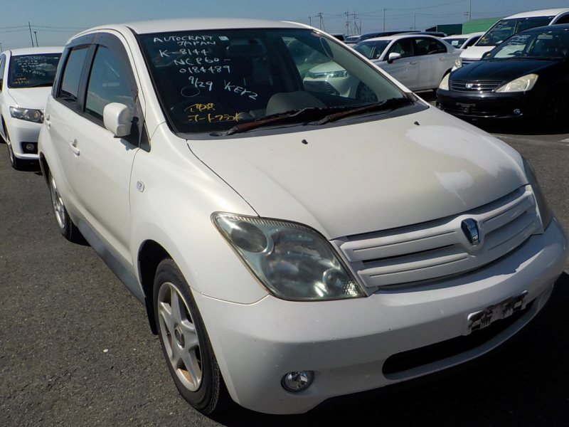 Toyota IST 2004