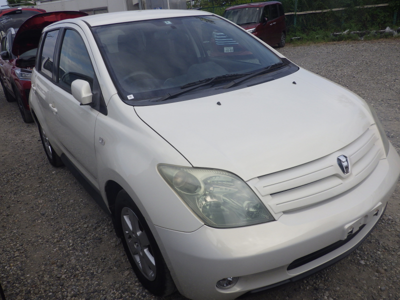 Toyota IST 2002