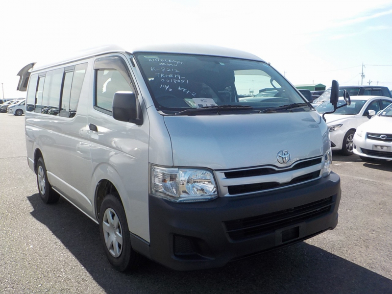 Toyota Hiace Wagon 2013