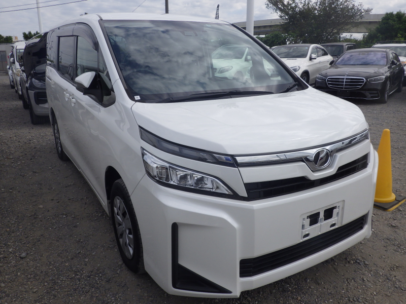 Toyota Voxy 2019