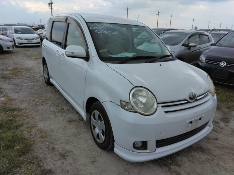 Toyota Sienta 2008