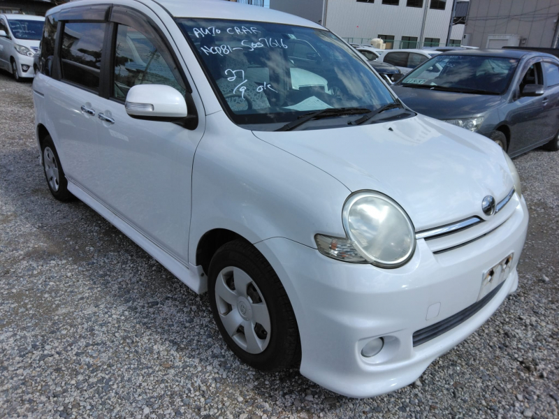 Toyota Sienta 2006