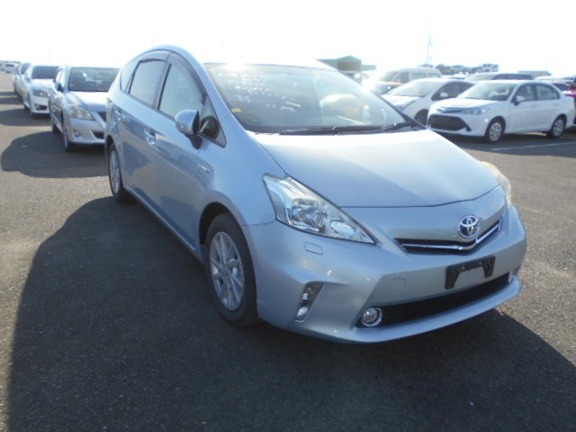 Toyota PRIUS ALPHA 2013