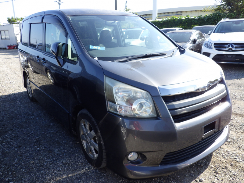 Toyota Noah 2007