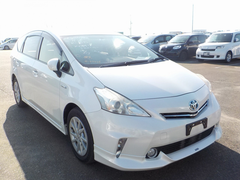 Toyota PRIUS ALPHA 2013