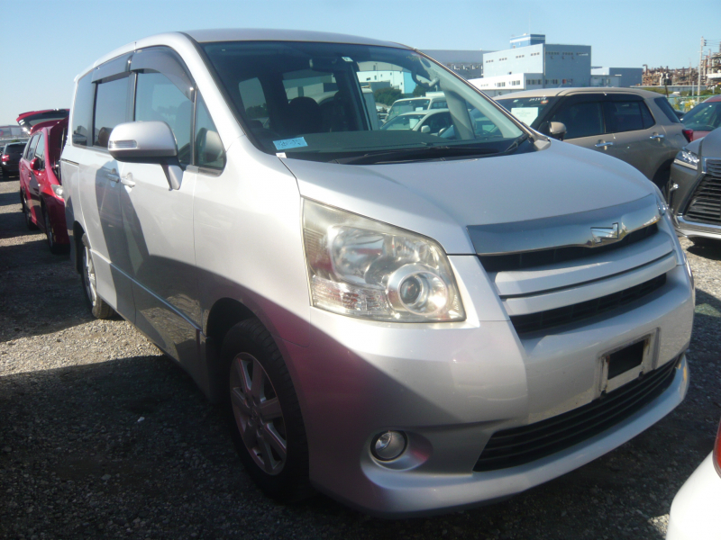 Toyota Noah 2008