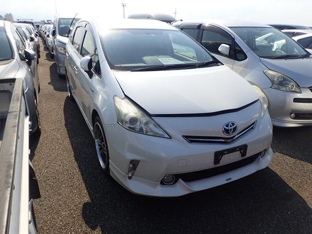 Toyota PRIUS ALPHA 2012