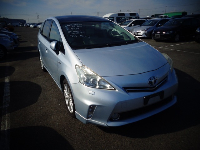 Toyota PRIUS ALPHA 2011