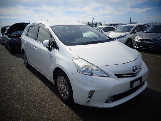 Toyota PRIUS ALPHA 2012