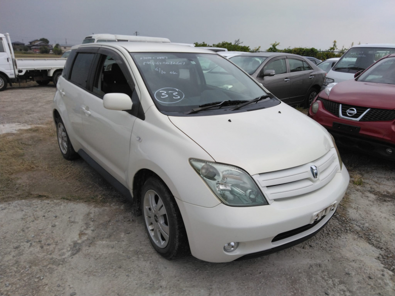 Toyota IST 2004