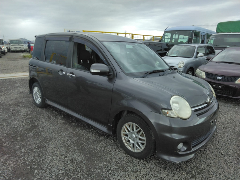 Toyota Sienta 2006